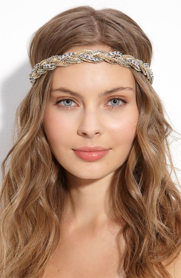 Glamorous-Hairstyle-With-Headbands
